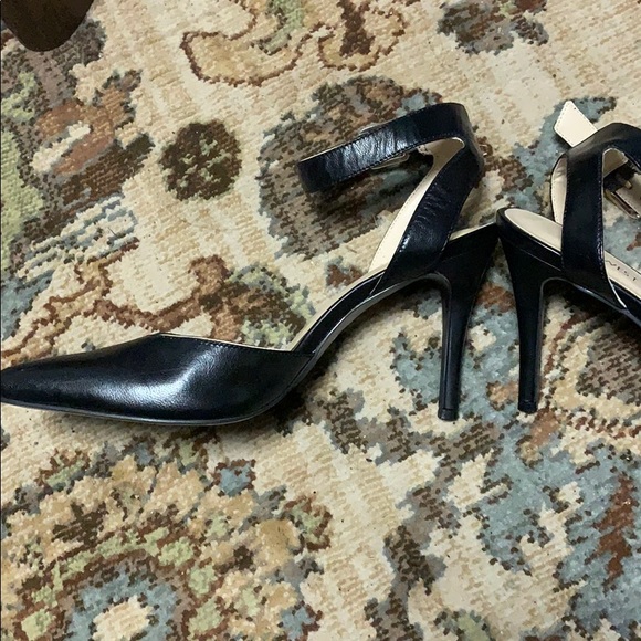 Classic Nine West black ankle strap stilettos - Picture 3 of 4